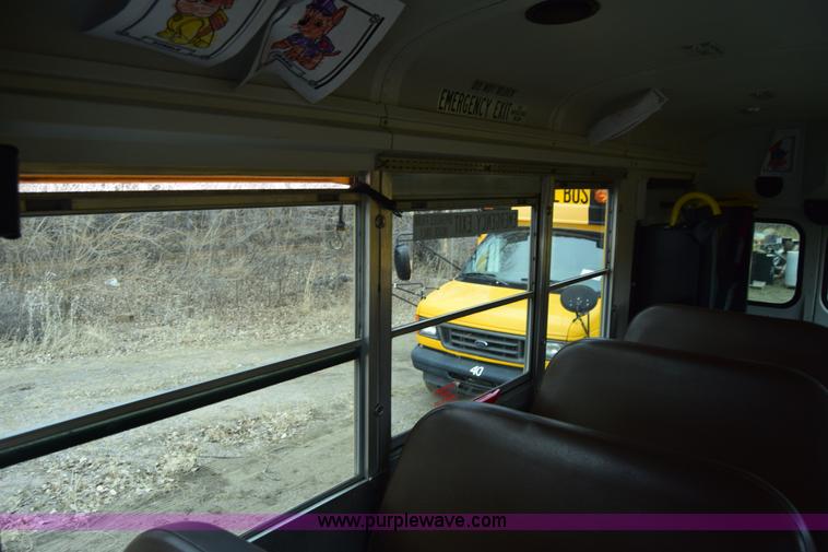 image for item K4485 2005 Ford Econoline E450 school bus