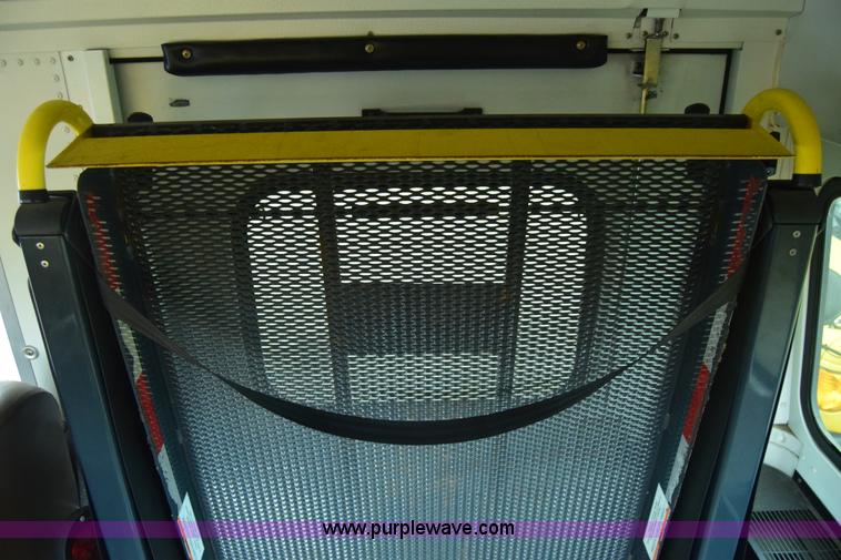 image for item K4485 2005 Ford Econoline E450 school bus