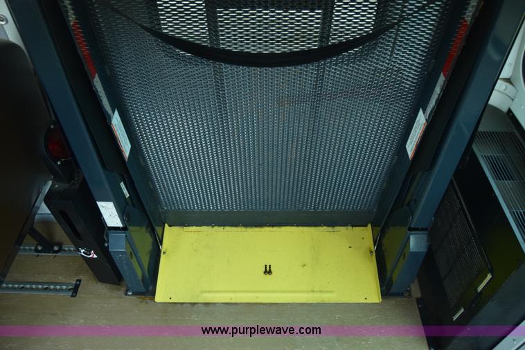 image for item K4485 2005 Ford Econoline E450 school bus