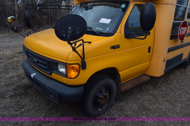 image for item K4485 2005 Ford Econoline E450 school bus