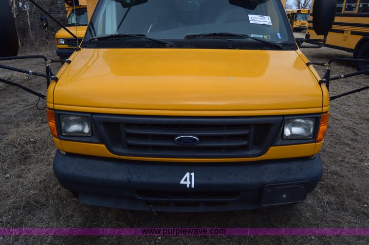 image for item K4485 2005 Ford Econoline E450 school bus