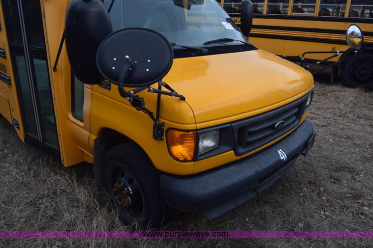 image for item K4485 2005 Ford Econoline E450 school bus