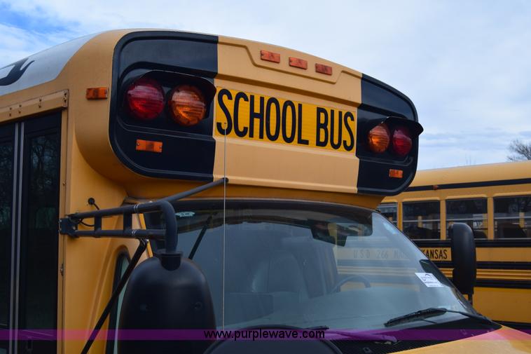 image for item K4485 2005 Ford Econoline E450 school bus