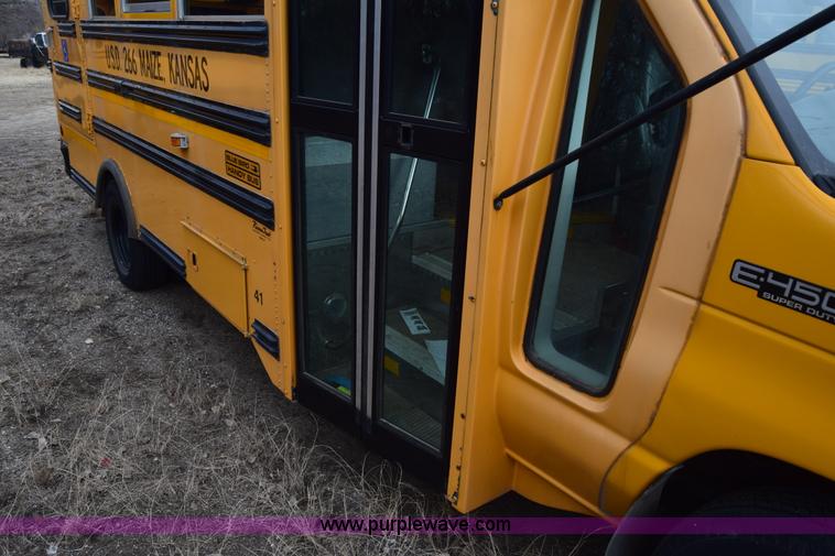 image for item K4485 2005 Ford Econoline E450 school bus