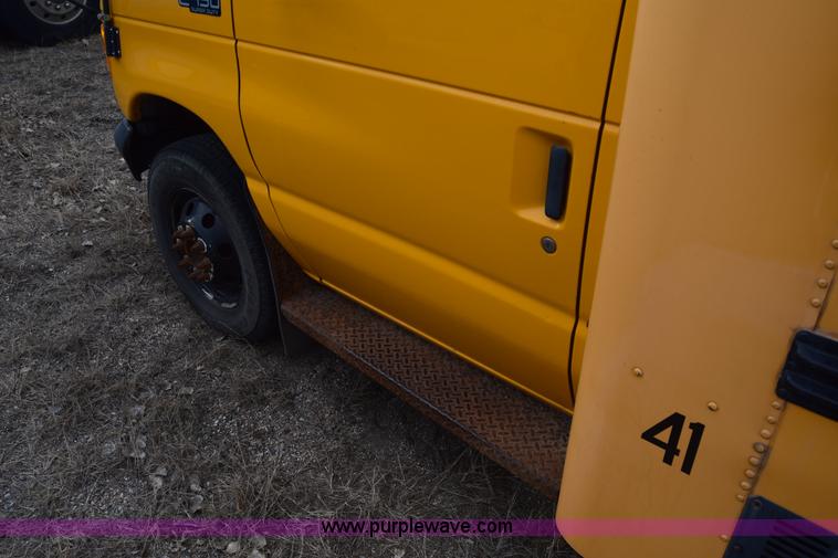 image for item K4485 2005 Ford Econoline E450 school bus