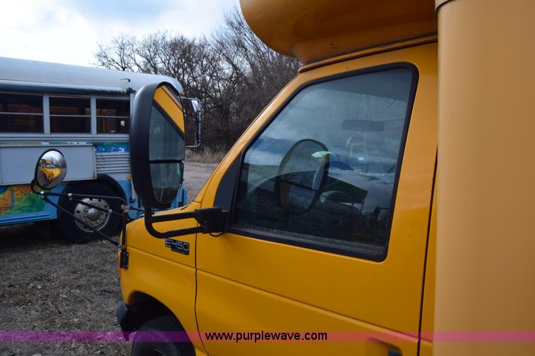 image for item K4485 2005 Ford Econoline E450 school bus