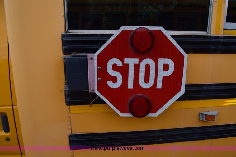 image for item K4485 2005 Ford Econoline E450 school bus