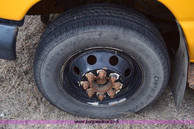 image for item K4485 2005 Ford Econoline E450 school bus