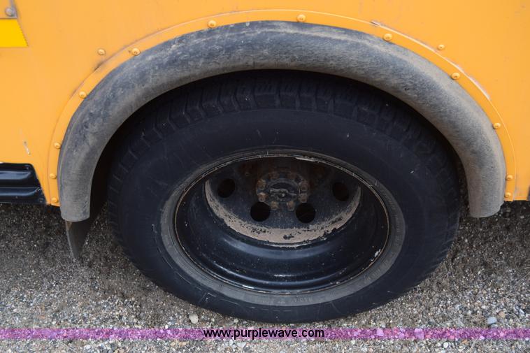 image for item K4485 2005 Ford Econoline E450 school bus