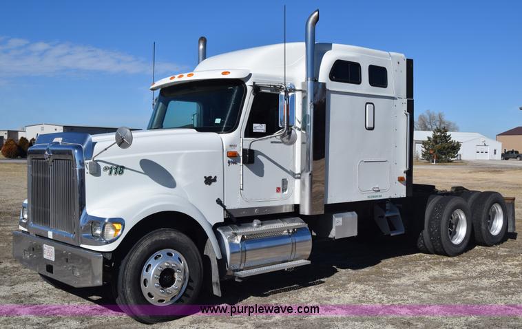 image for item K4488 2006 International 9900i semi truck
