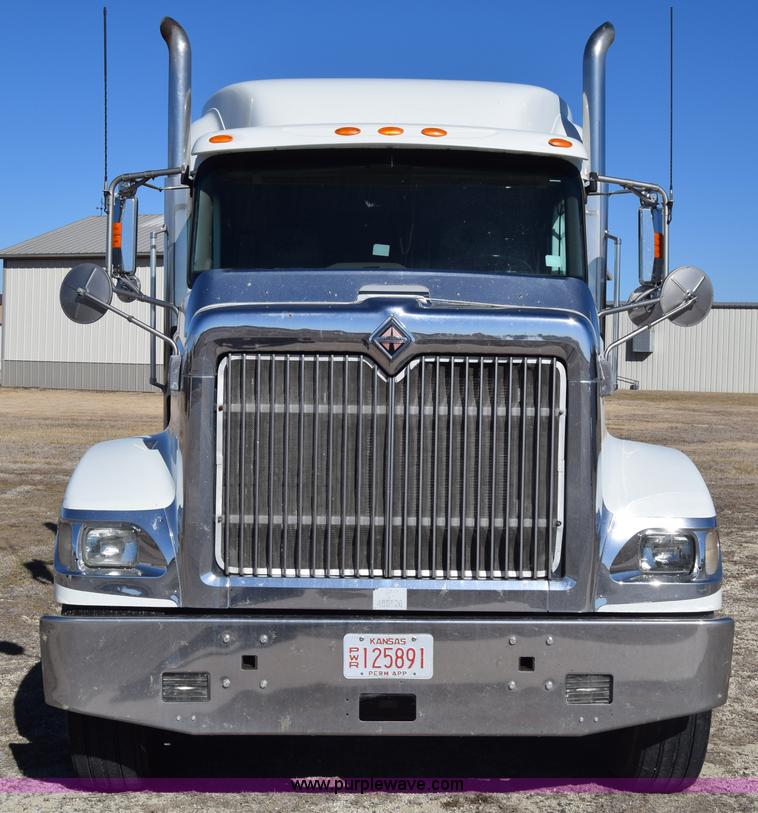 image for item K4488 2006 International 9900i semi truck