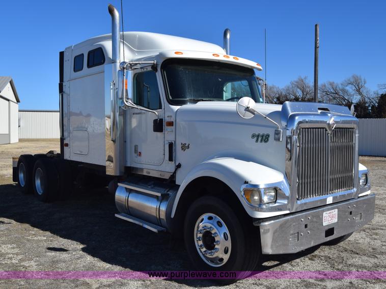 image for item K4488 2006 International 9900i semi truck