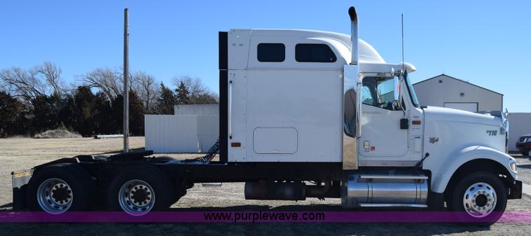 image for item K4488 2006 International 9900i semi truck