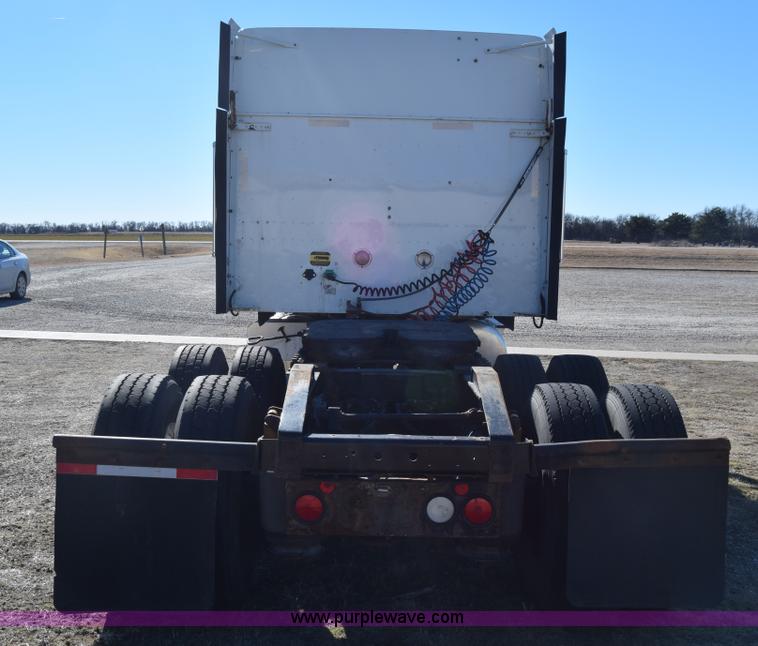 image for item K4488 2006 International 9900i semi truck