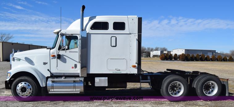 image for item K4488 2006 International 9900i semi truck