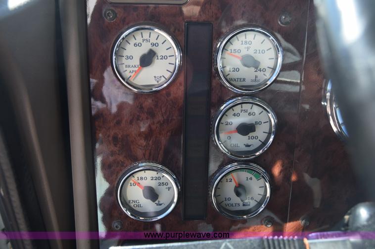 image for item K4488 2006 International 9900i semi truck