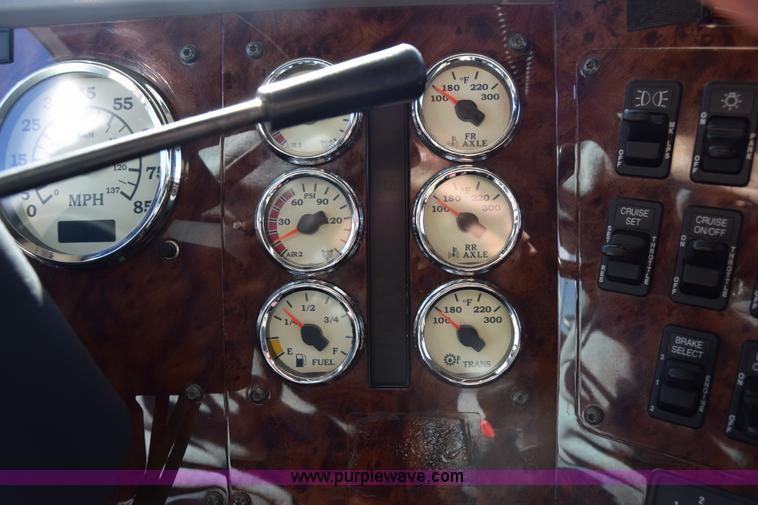 image for item K4488 2006 International 9900i semi truck