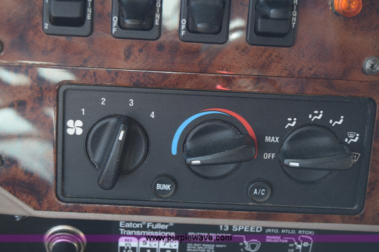 image for item K4488 2006 International 9900i semi truck