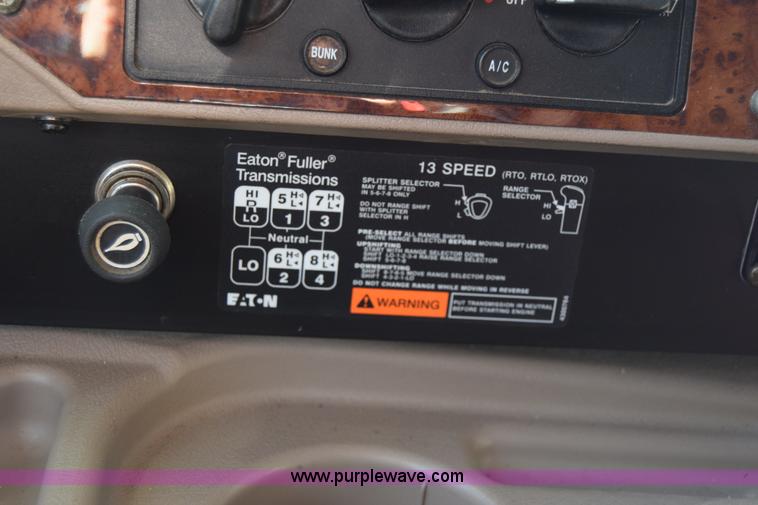 image for item K4488 2006 International 9900i semi truck