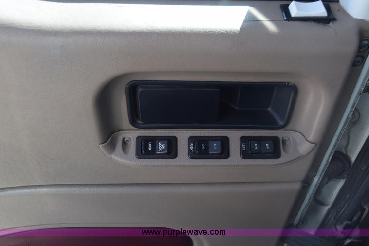 image for item K4488 2006 International 9900i semi truck