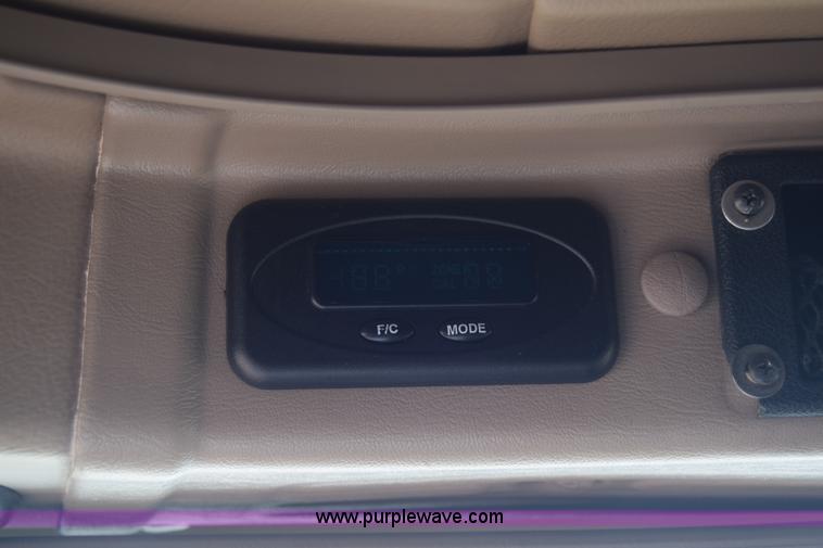 image for item K4488 2006 International 9900i semi truck