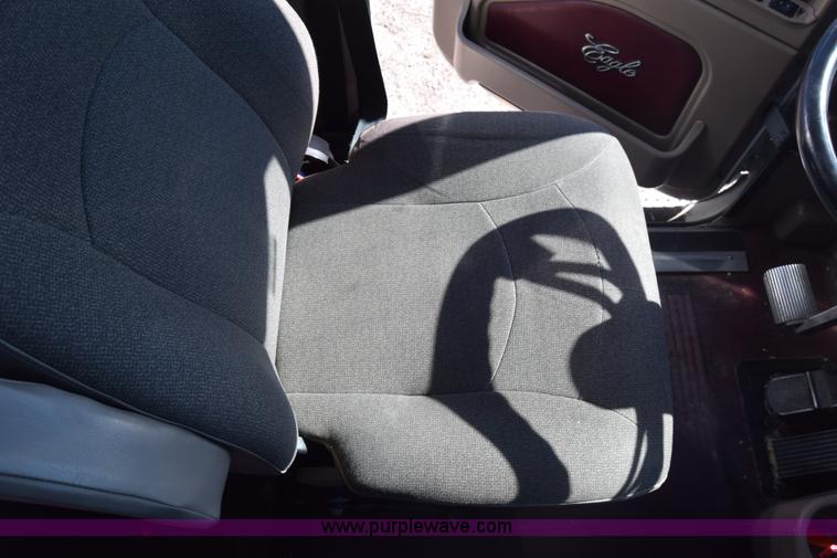 image for item K4488 2006 International 9900i semi truck