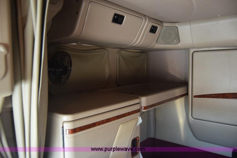 image for item K4488 2006 International 9900i semi truck