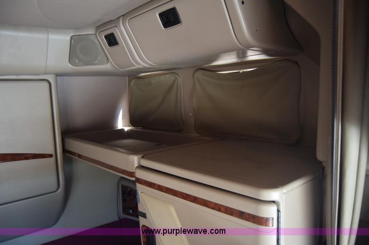 image for item K4488 2006 International 9900i semi truck