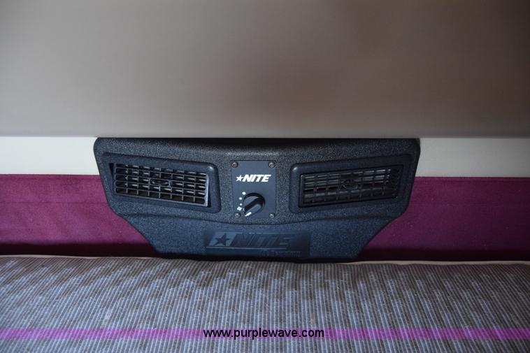 image for item K4488 2006 International 9900i semi truck