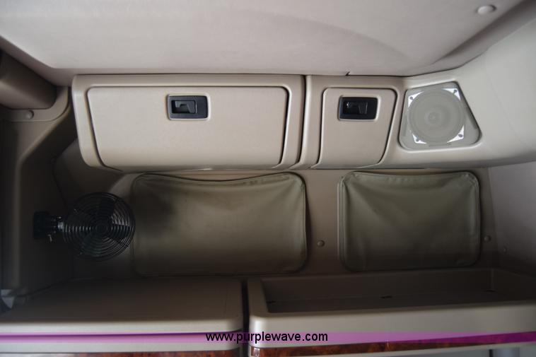 image for item K4488 2006 International 9900i semi truck