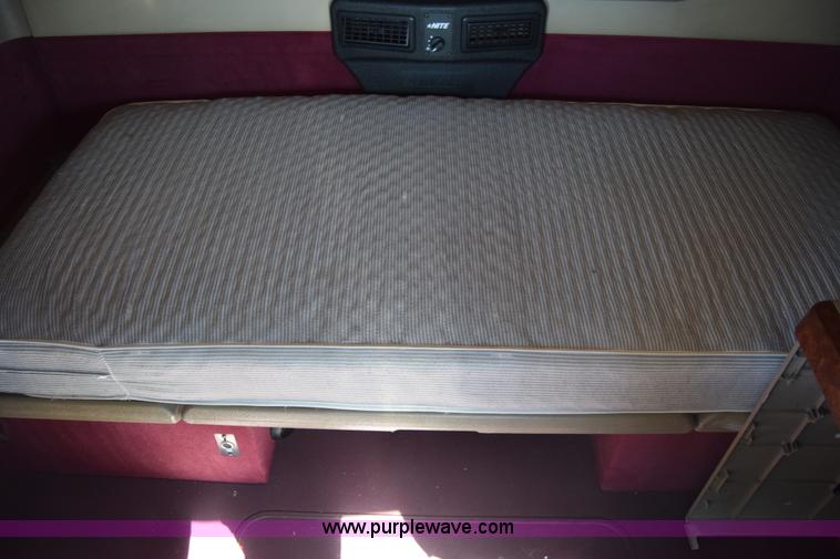 image for item K4488 2006 International 9900i semi truck