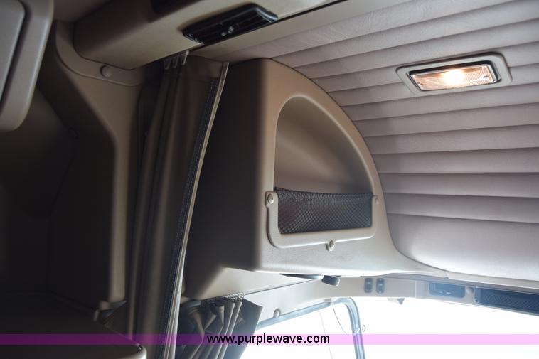 image for item K4488 2006 International 9900i semi truck