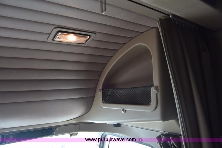 image for item K4488 2006 International 9900i semi truck