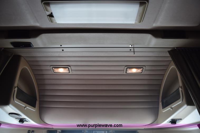 image for item K4488 2006 International 9900i semi truck