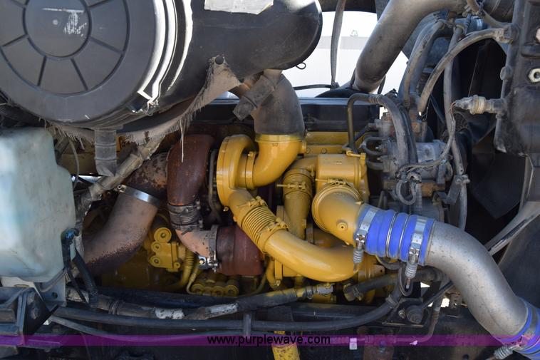 image for item K4488 2006 International 9900i semi truck