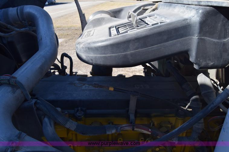 image for item K4488 2006 International 9900i semi truck