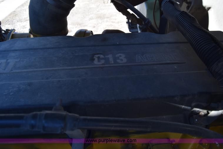 image for item K4488 2006 International 9900i semi truck