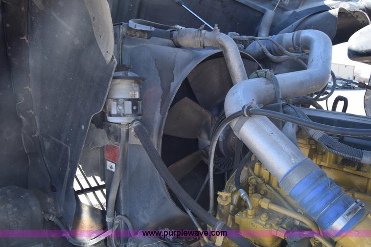 image for item K4488 2006 International 9900i semi truck