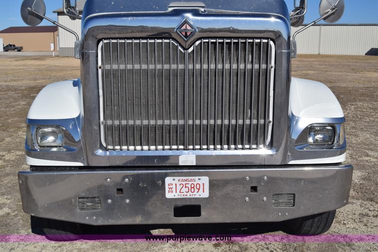 image for item K4488 2006 International 9900i semi truck