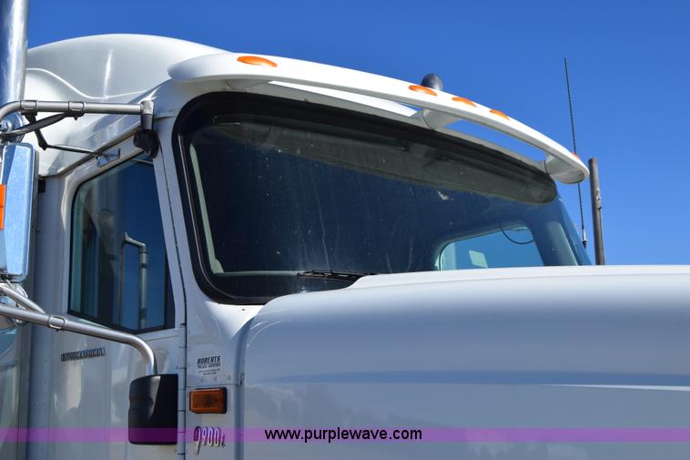 image for item K4488 2006 International 9900i semi truck