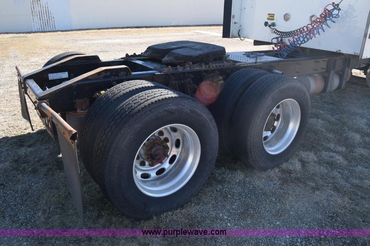 image for item K4488 2006 International 9900i semi truck