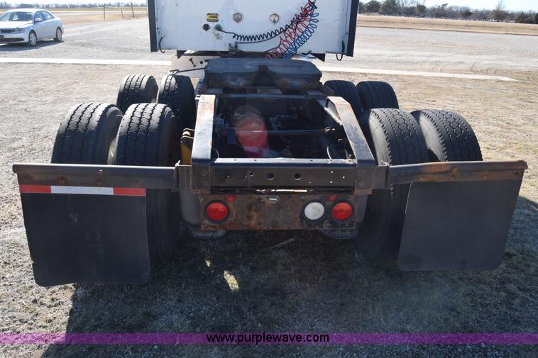 image for item K4488 2006 International 9900i semi truck