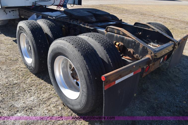 image for item K4488 2006 International 9900i semi truck