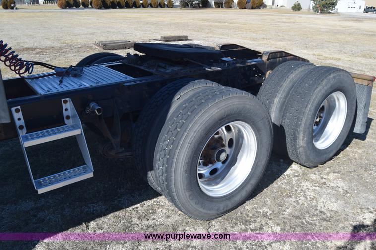 image for item K4488 2006 International 9900i semi truck