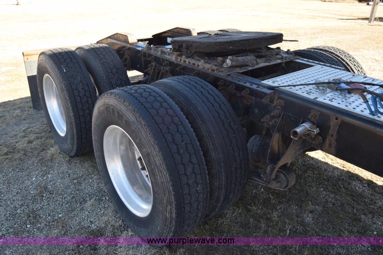 image for item K4488 2006 International 9900i semi truck