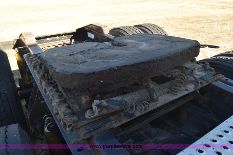 image for item K4488 2006 International 9900i semi truck