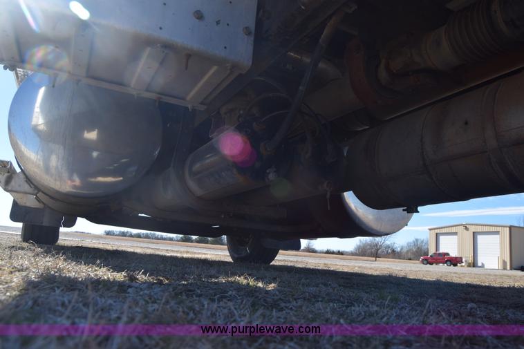 image for item K4488 2006 International 9900i semi truck