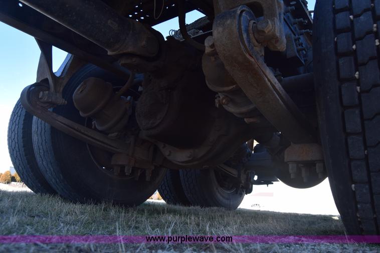 image for item K4488 2006 International 9900i semi truck