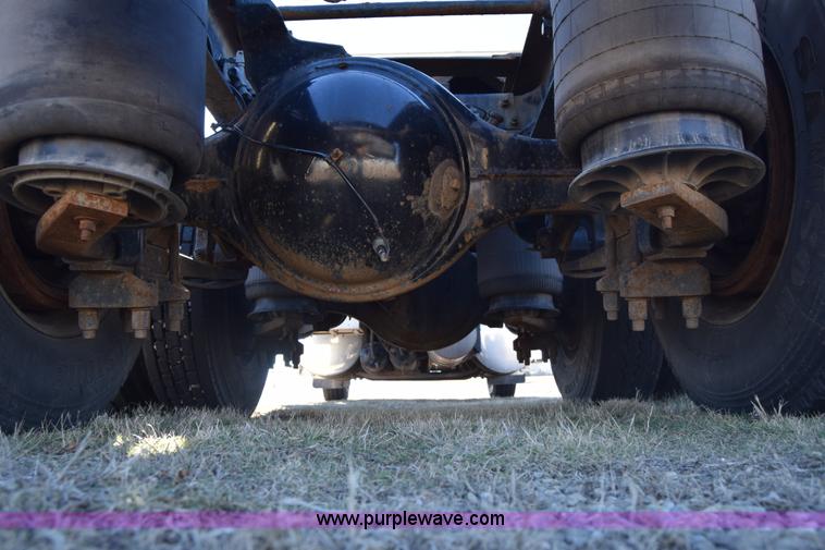 image for item K4488 2006 International 9900i semi truck