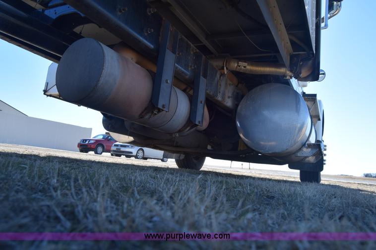 image for item K4488 2006 International 9900i semi truck